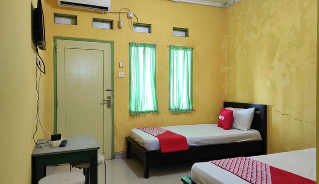 OYO 90333 Wisma Tenang Jaya Syariah in Jatiwangi