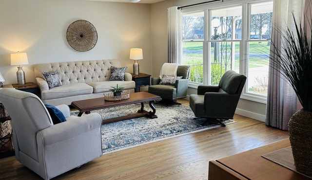 Peaceful Haven ~ 4 BR/3BA, 7 Beds/5 TVs ~ Pet friendly in Radcliff