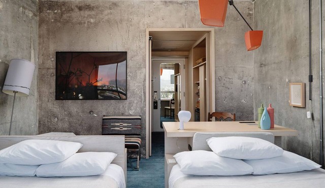 Pet-Friendly Fun, Relax in the Heart of LA, Hollywood Hills View, Pool! in Los Angeles
