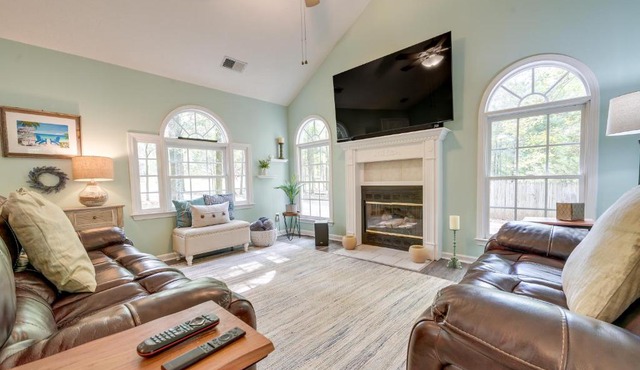 Pet-Friendly LaGrange Vacation Rental w/Deck! in La Grange