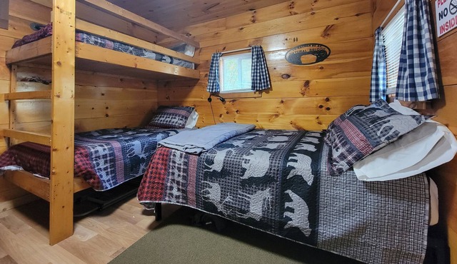 Pet-Friendly & Waterfront - Sleepy Bear - Cozy Camper's Cabin in Red River Gorge, Kentucky! in Stanton