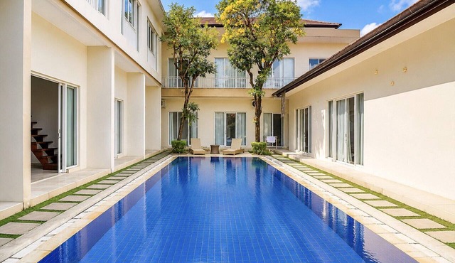 Pool Access Suite at The Vinhill Studio