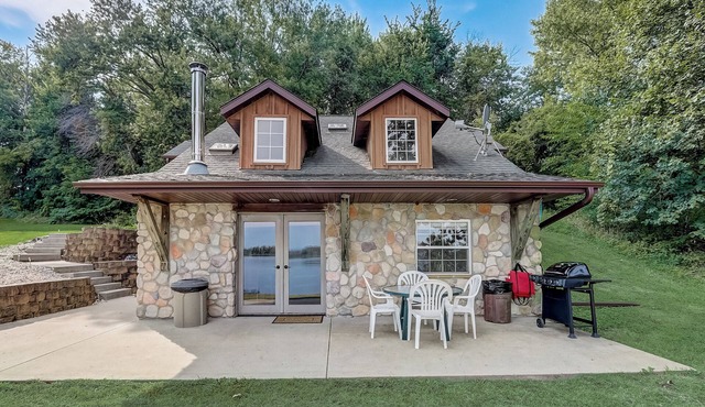Private and Secluded 3-bedroom cabin in Johnson creek