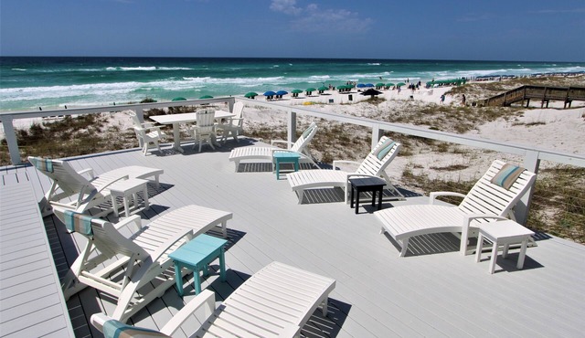 Private Beachfront Home, Swimming Pool, Kayak, Paddle Boards & Free Chair Set Up in Destin