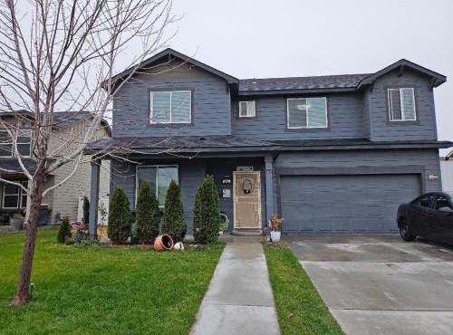 Quiet & Comfortable Luxury Room on the 2nd Floor in Pasco