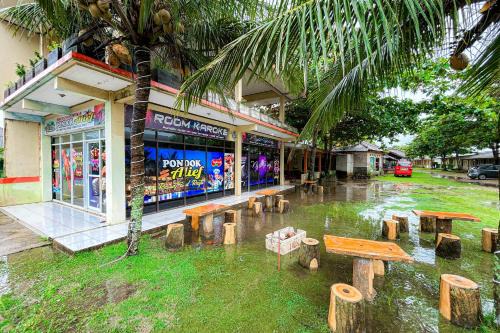RedDoorz at Pondok Alief near Pantai Ujung Genteng 3 in Ujunggenteng