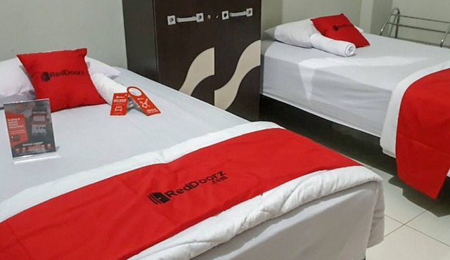 RedDoorz @ Hotel Yaki Mamuju