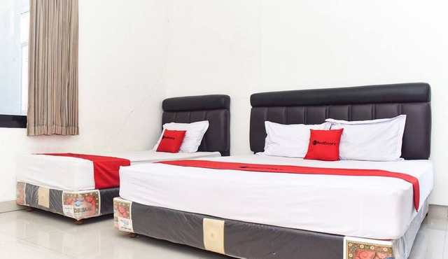 RedDoorz near Alun Alun Wonosobo in Wonosobo