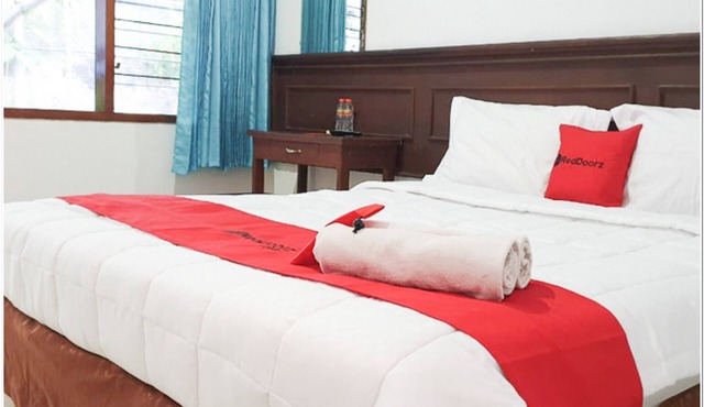 RedDoorz near Bojonegoro Train Station in Bojonegoro