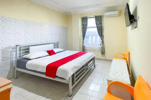 RedDoorz near Grage Mall Cirebon in Cirebon