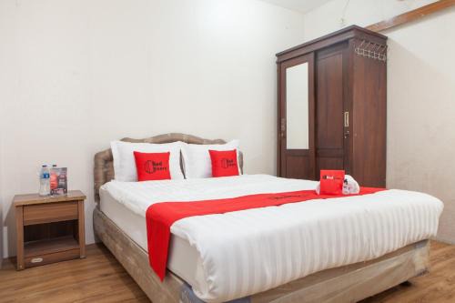 RedDoorz near Pelabuhan Tanjung Perak 2 Surabaya in Surabaya