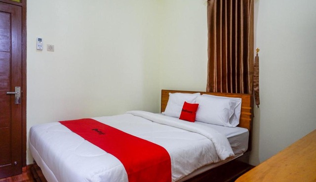 RedDoorz near Rita Supermall Purwokerto 2