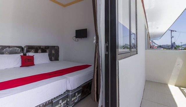 RedDoorz near Sam Ratulangi Airport