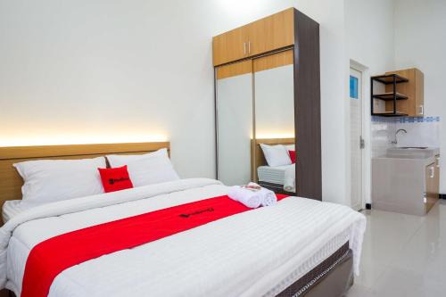RedDoorz near Terminal Tirtonadi 2 in Kadiporo