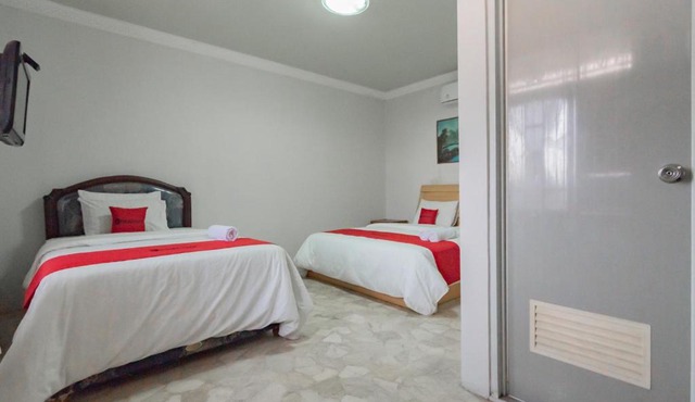 RedDoorz near Tugu Kuda Kosong Cianjur
