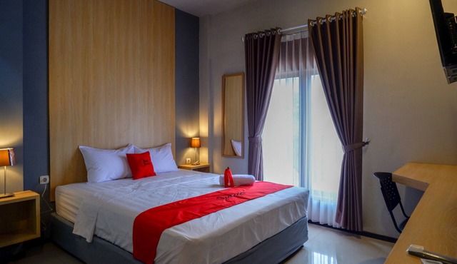 RedDoorz Syariah @ Jalan Sultan Agung Tegal in Tegal
