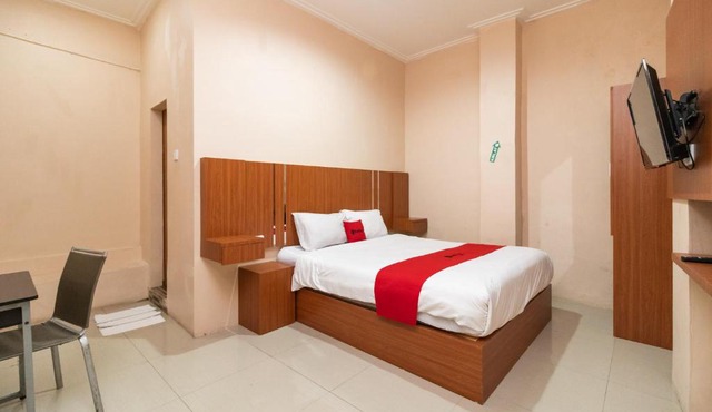 RedDoorz Syariah near RS Mata Padang in Padang