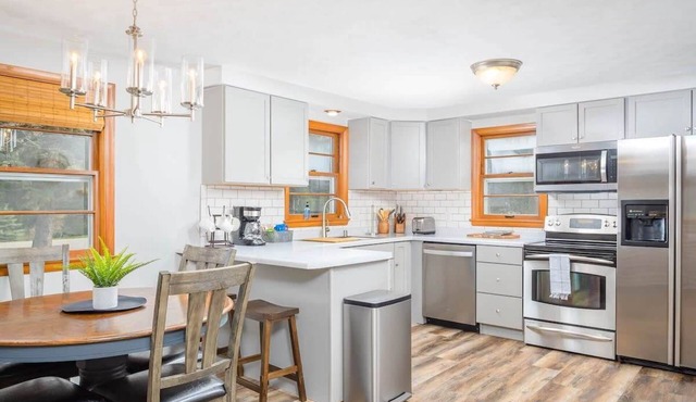 𝐑𝐞𝐥𝐚𝐱 𝐨𝐧 𝐑𝐨𝐠𝐞𝐫𝐬 - 3 bedroom, 2 bath in Appleton