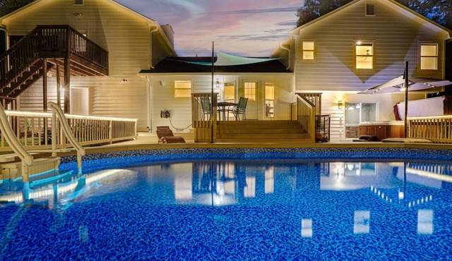 Relaxing Retreat - Jacuzzi Hot Tub + Private Pool in Lawrenceville