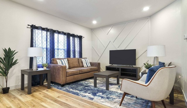 Remodeled Home - Steps from Brady Street! in Milwaukee
