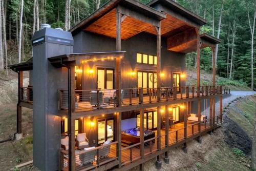 River Bend New listing Modern mountain luxury with amenities galore in Blue Ridge