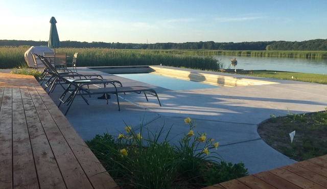 Riverdance, Hot Tub Open! Heated Pool open 5/8 to 10/12/26. in Douglas