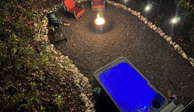 Romantic Red River Gorge Cabin Hot Tub Quiet Escape in Stanton