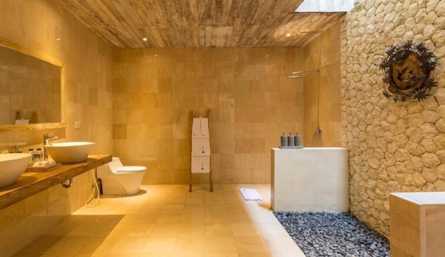 Romantic Two Bedroom in Perfect Location