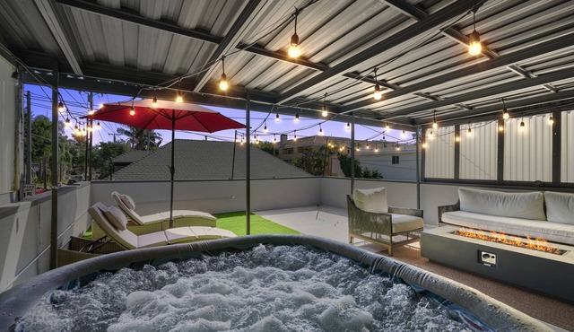 Rooftop Hot Tub & Fire pit - Games - BBQ - EV Charger in Long Beach