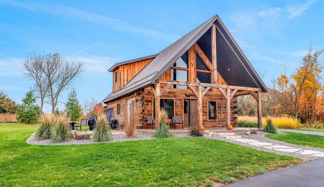 Rustic Hideaway Sleeps 4 HOT TUB in De Soto