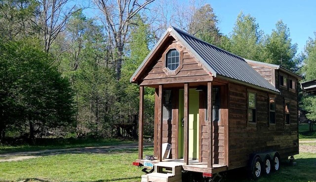 Scenic Blue Ridge Tiny House with Private Deck & Nature Views in Max Meadows, Virginia in Max Meadows