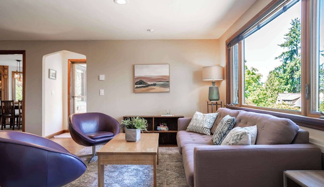 Seattle's Mid-century home by lake Washington in Seattle