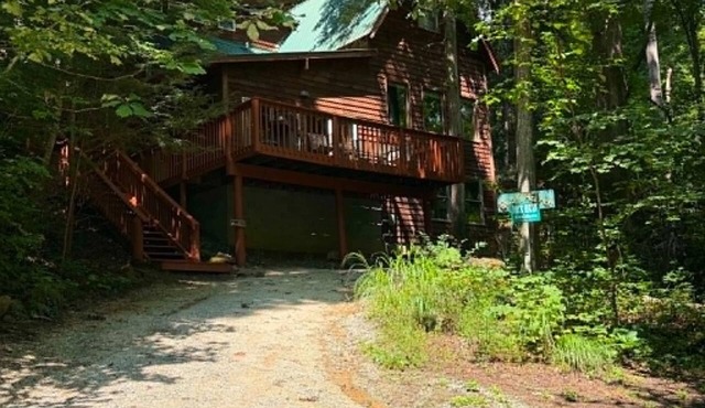 Secluded Cliffside Cabin Near Red River Gorge in Pine Ridge