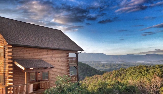 Sept1-6 OPEN! MAJESTIC MTN views! 2BR2BA 12 min to PWY and Dollywood GAME ROOM! in Sevierville