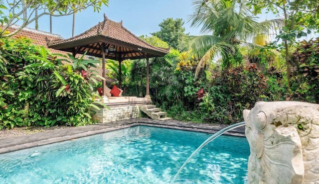 Serene 2BR Villa in Ubud Complex w Spa & 2 Pools in Kabupaten Gianyar
