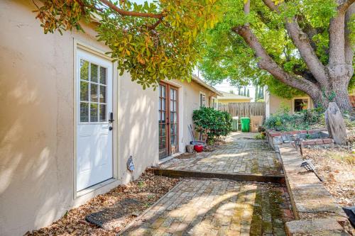 Serene Studio in SF Suburbs: Quiet + Cat Friendly! in Castro Valley