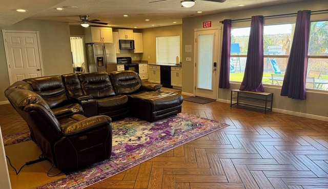 Spacious 2bedroom apartment in Charming Toquerville with Hot tub, Full kitchen in Toquerville