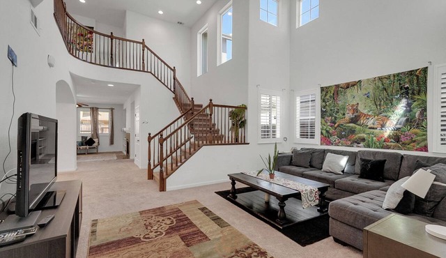 Spacious 6-bedroom house in gorgeous Merced with AC in Merced