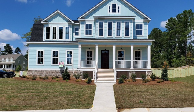 Spacious 6 bedroom on golf course (Masters Rental) in Evans