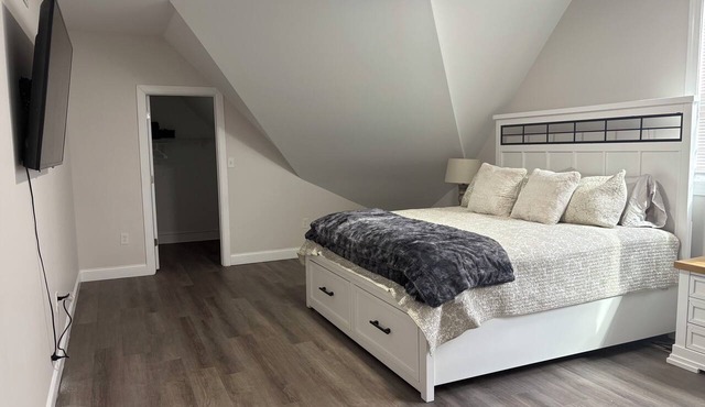 Spacious 7-bedroom house in historic Old New Castle in New Castle