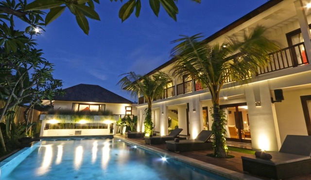 Spacious 7BR Villa W/DJ Room & Bar, Canggu! 9Min Drive To Batu Bolong Beach! in Bali