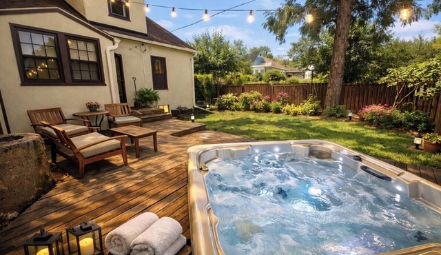 Spacious and comfortable! A charming gem, located on Victory Memorial Parkway. in Minneapolis