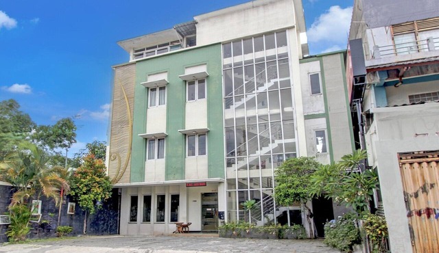 Spacious Family Suite with Free WiFi and Parking in Yogyakarta