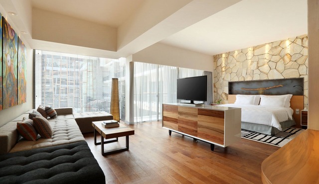 Spacious Modern Suite with Free Minibar Items (T Sand Suite23)