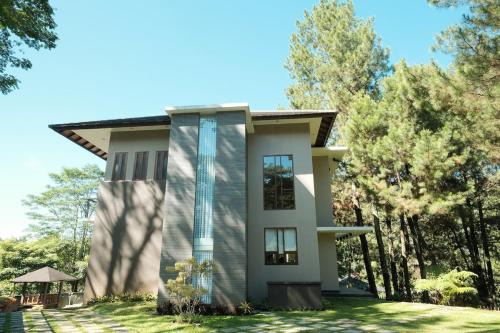 Spacious Pine Forest Villa for MAX 15 in Bandung
