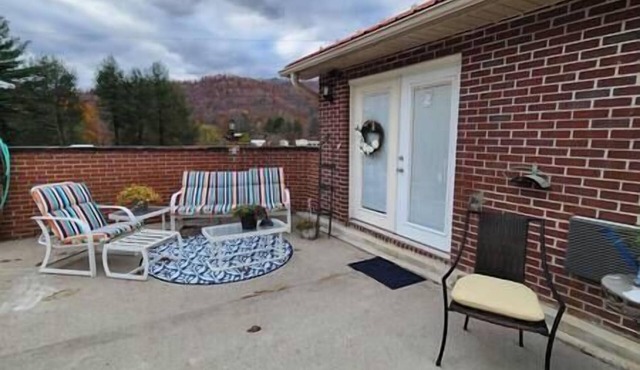 Spacious Suite C w/a Mt. View in Bland County
