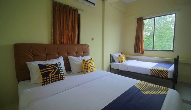 SPOT ON 2305 Andys Nur Penginapan in Dumai