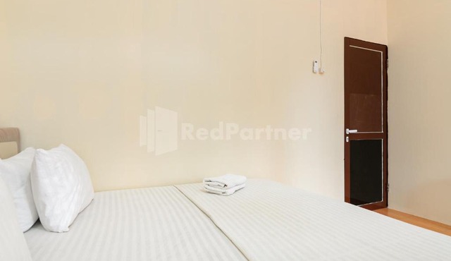 SR Residence near Mall Ciputra Cibubur Mitra RedDoorz in Bekasi