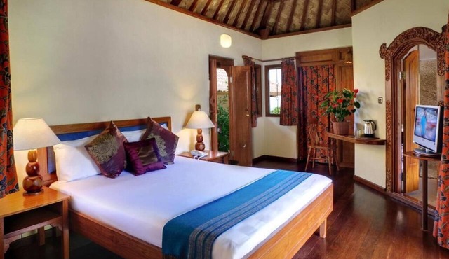 Strawberry Hill Hotel & Restaurant
