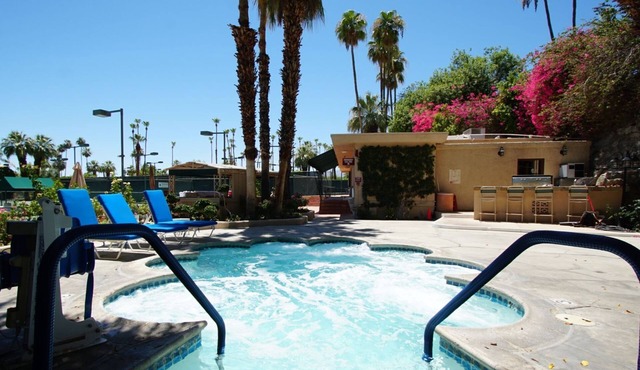 Studio Condo near Palm Canyon Drive in Palm Springs